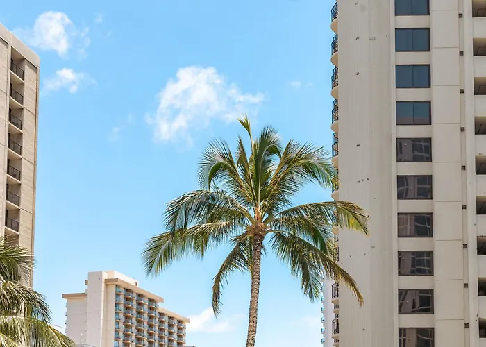 Waikiki Upscale 1 Bedroom - Ocean Views - Parking