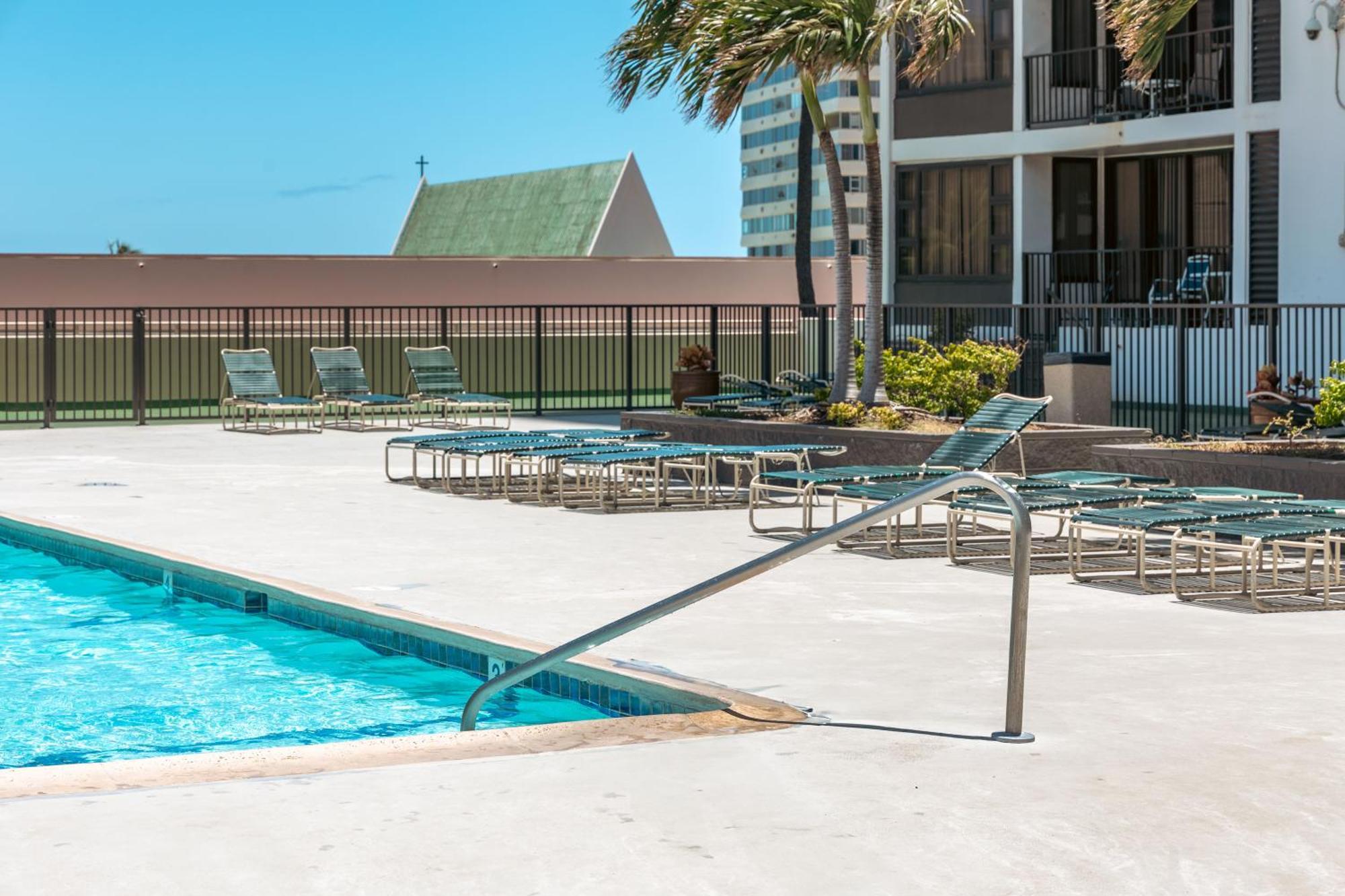 Waikiki Upscale 1 Bedroom - Ocean Views - Parking * Honolulu